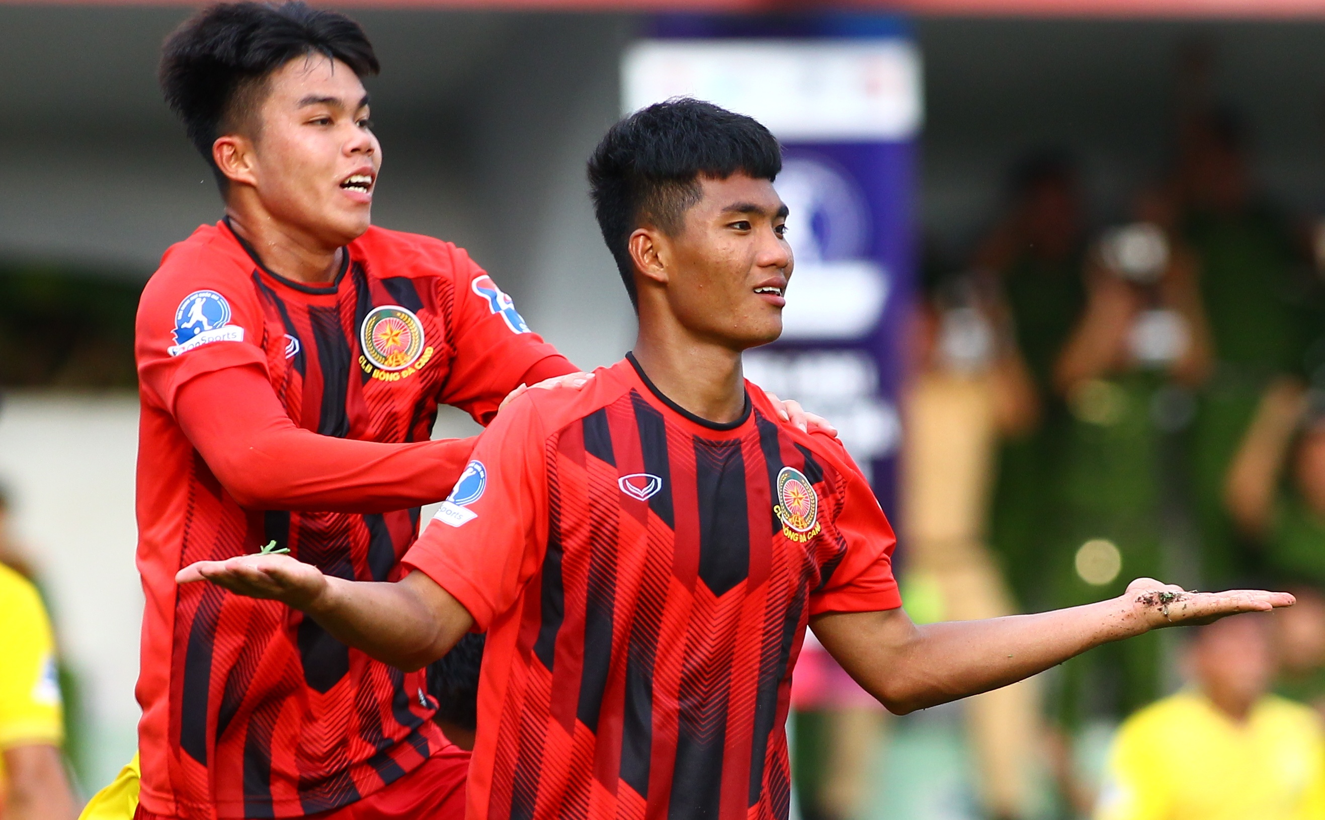 Han che cau thu V.League du giai phong trao TP.HCM hinh anh