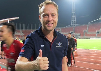 CLB TP.HCM sap co huan luyen vien truong hinh anh