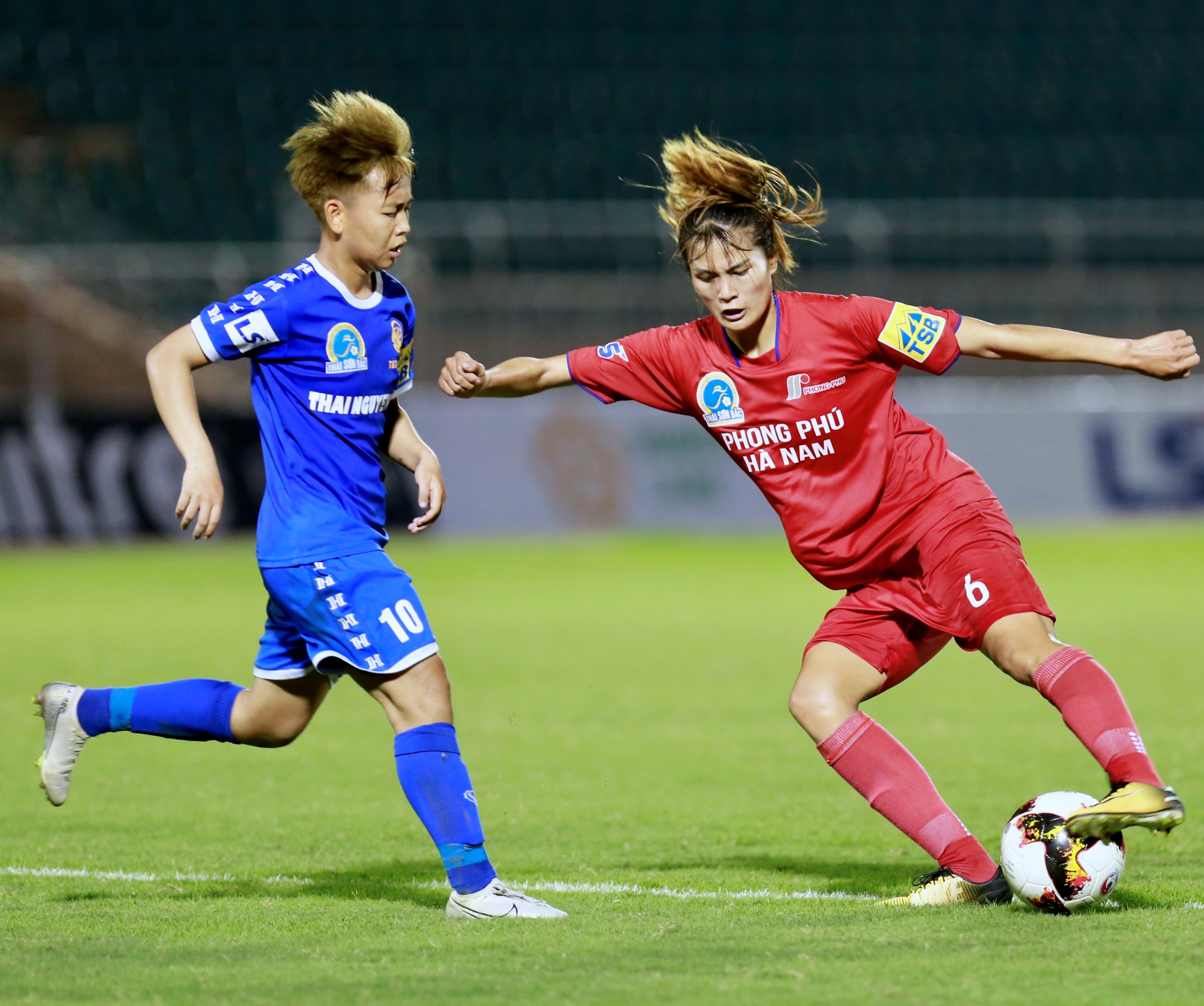 trong tai fifa be coi anh 1