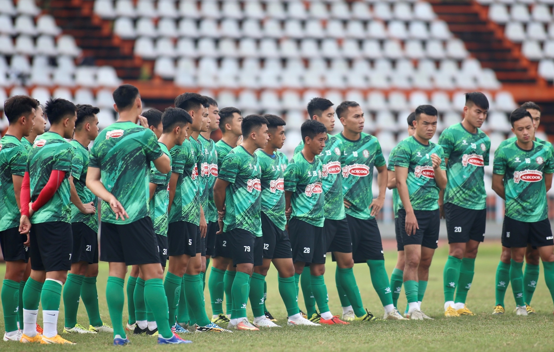 phan thanh hau gia nhap clb tp.hcm anh 1