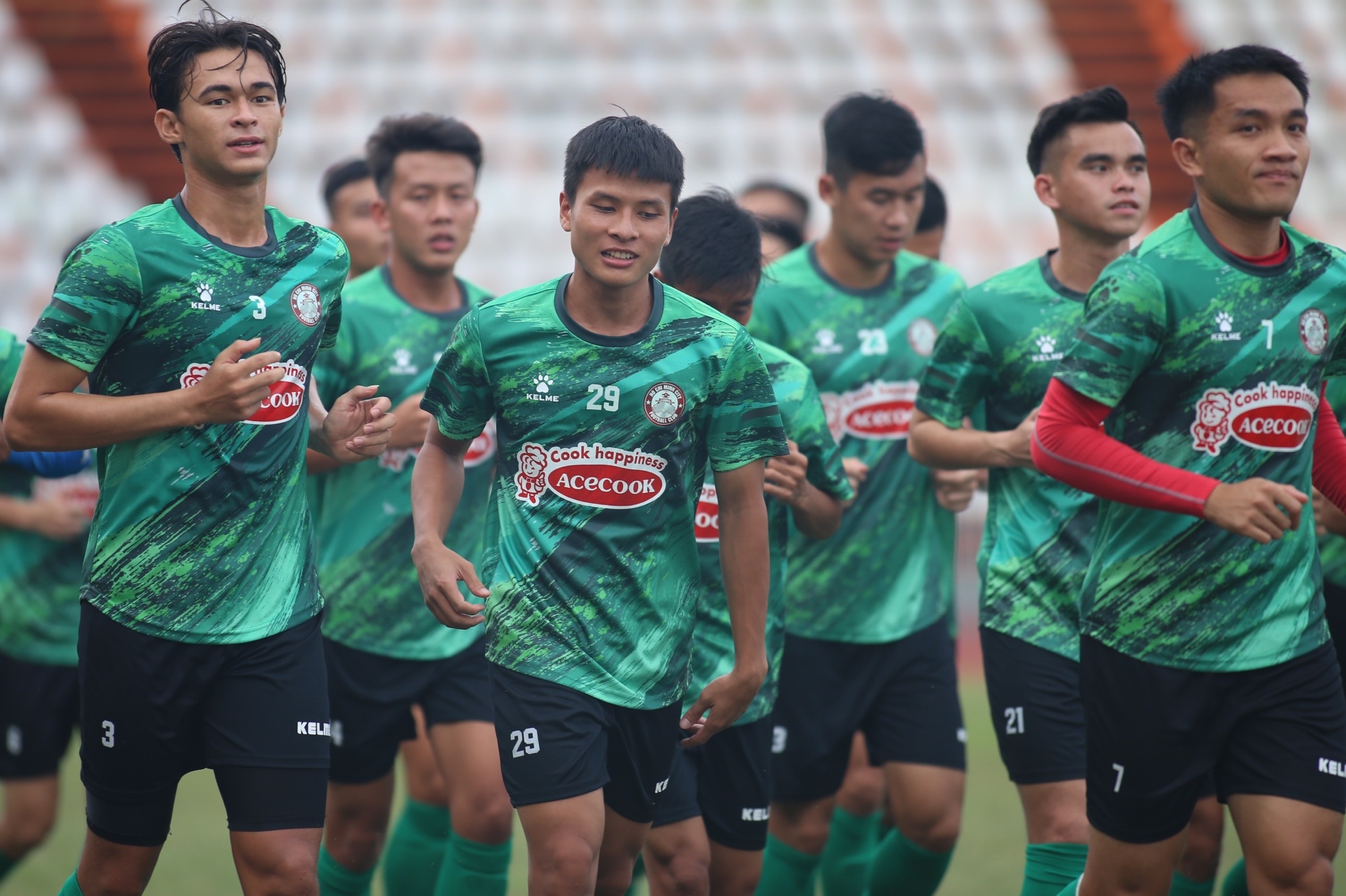 phan thanh hau gia nhap clb tp.hcm anh 4