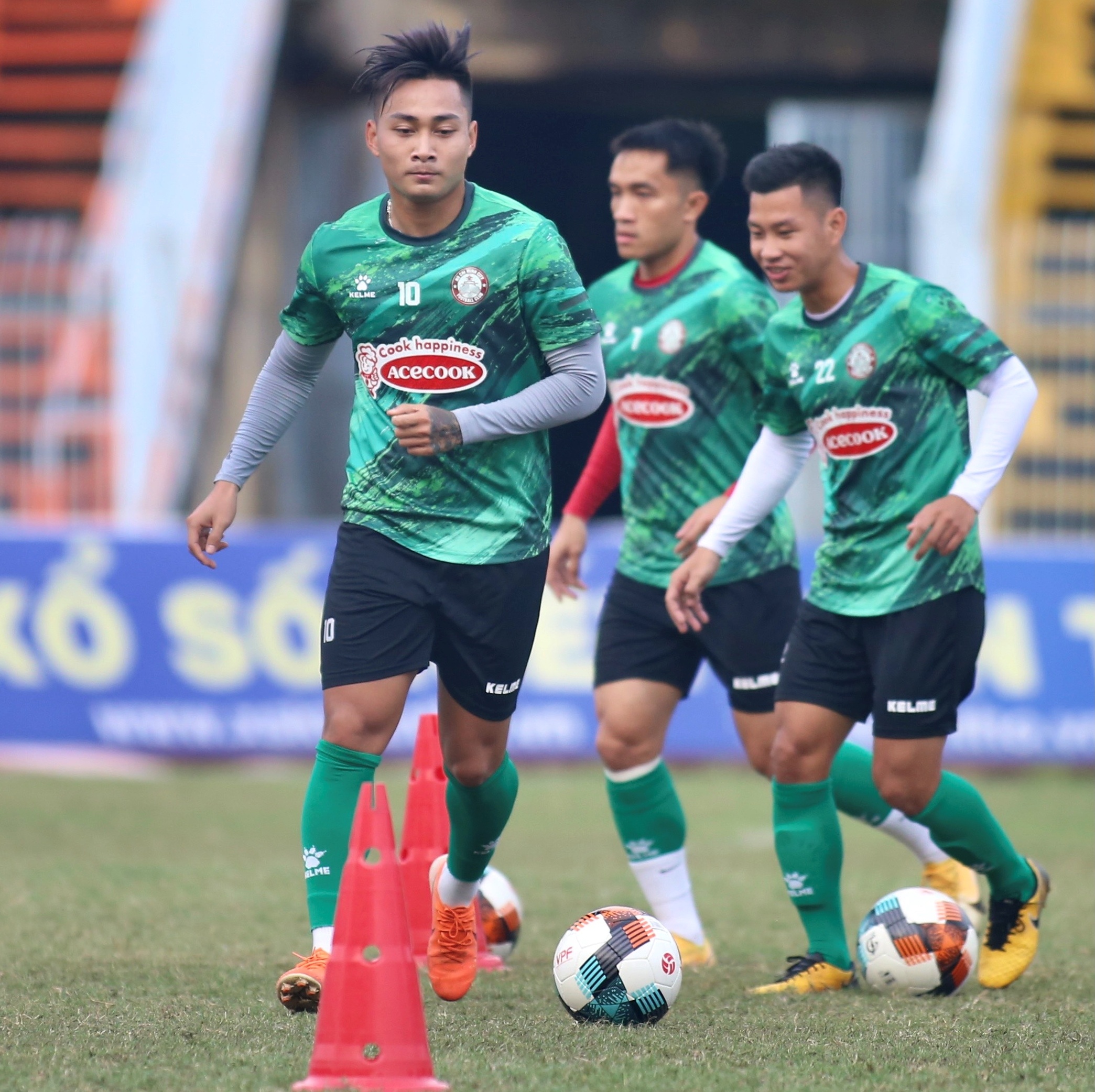 phan thanh hau gia nhap clb tp.hcm anh 7