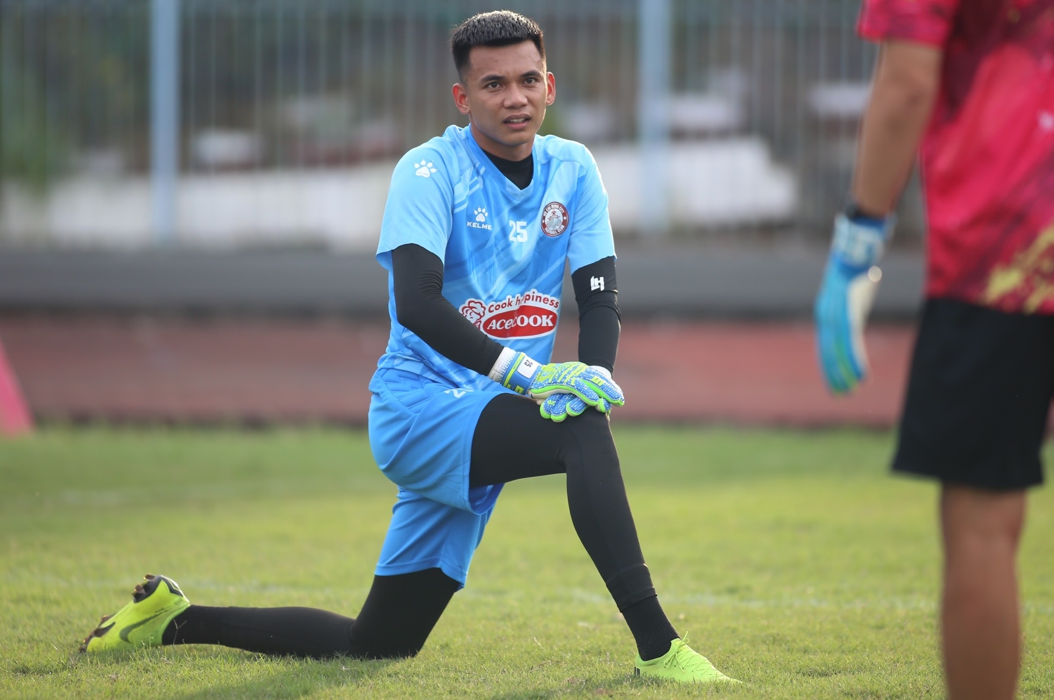 phan thanh hau gia nhap clb tp.hcm anh 9