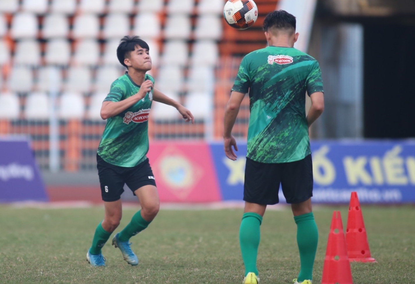 phan thanh hau gia nhap clb tp.hcm anh 3