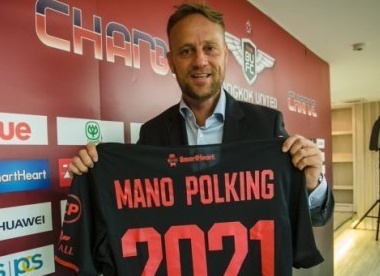 CLB TP.HCM tra gan 700 trieu dong moi thang cho HLV Polking hinh anh