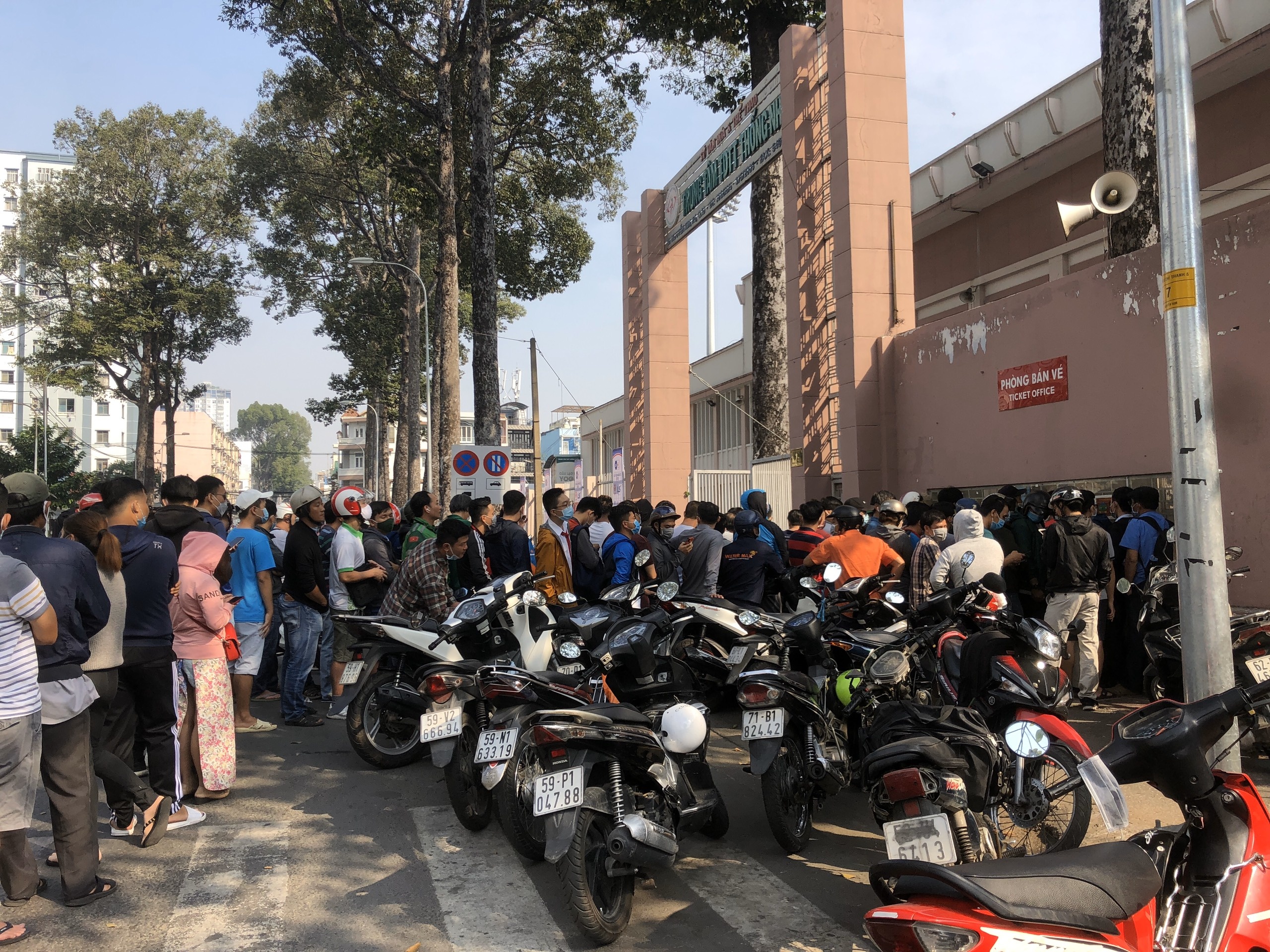 cdv buc xuc ban ve hagl sai gon anh 1