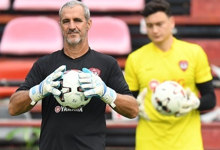 Van Lam mat HLV gioi ve tay doi thu o Thai League hinh anh