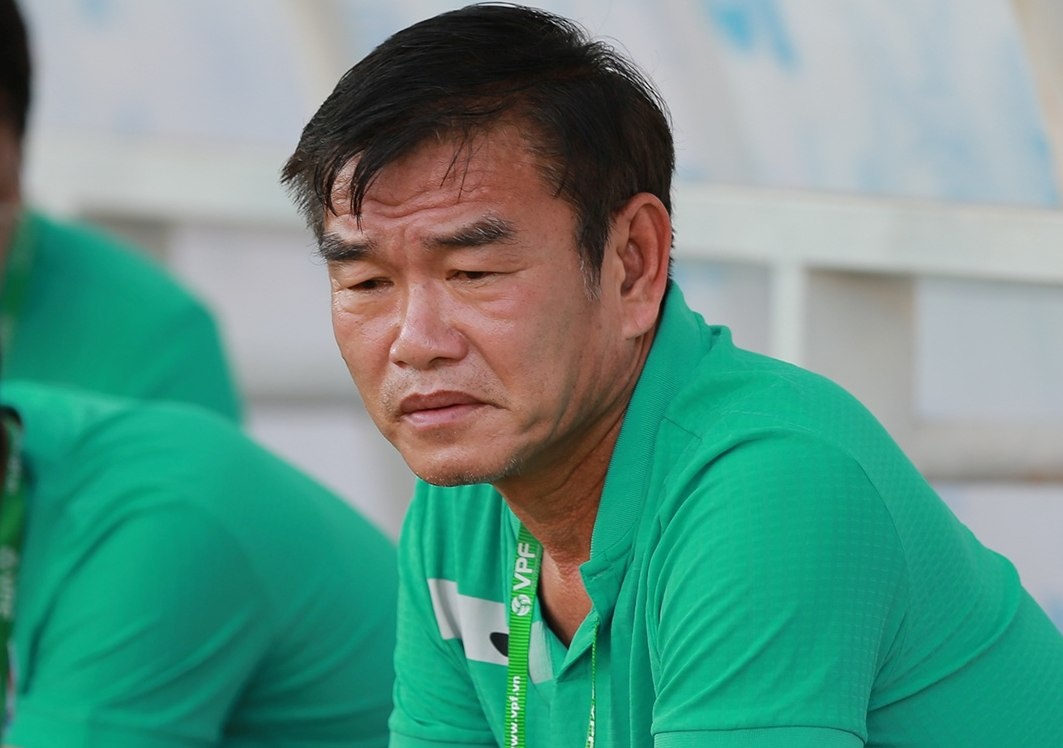 HLV Phan Thanh Hung viet don xin nghi CLB Quang Ninh hinh anh