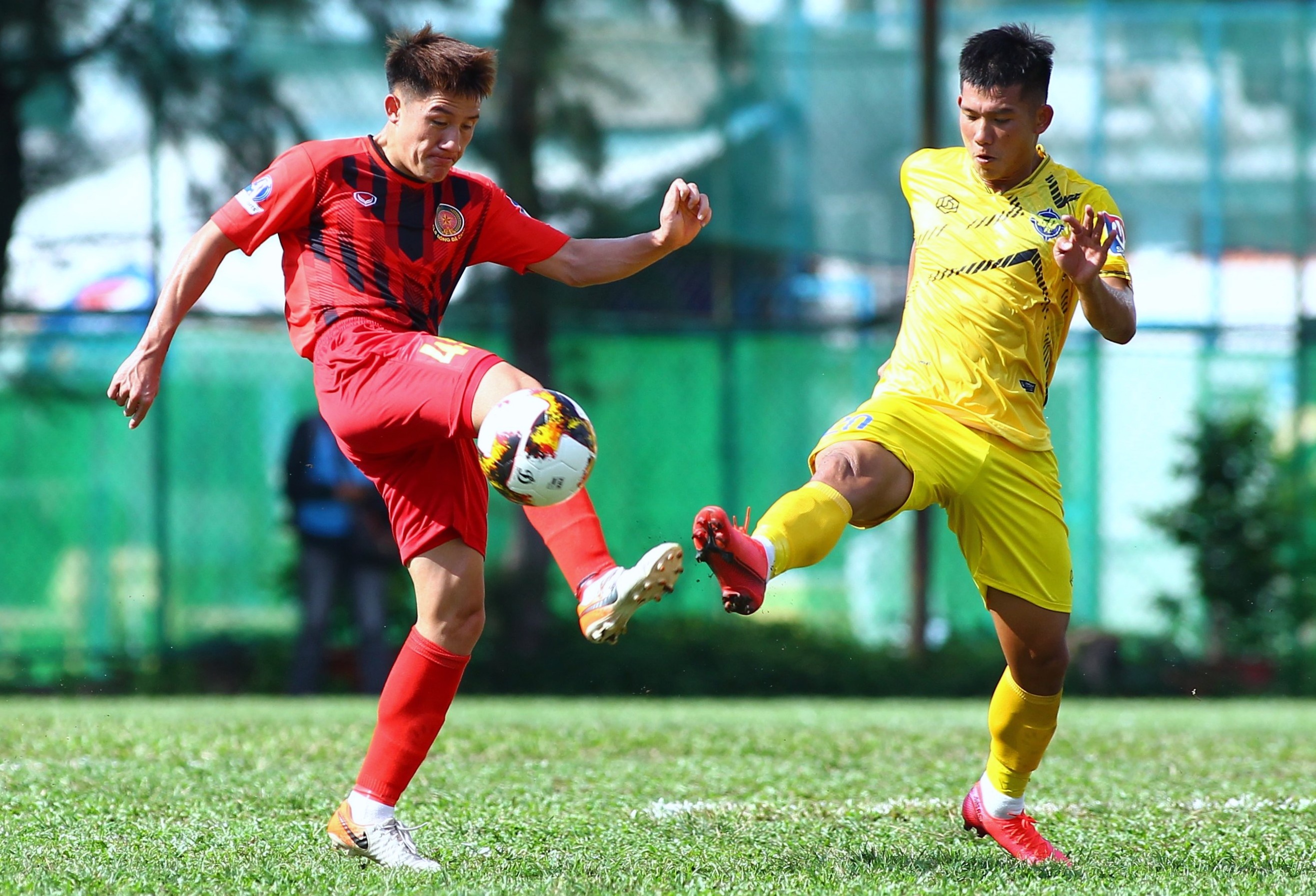 tan binh giai hang nhat rut lui anh 1