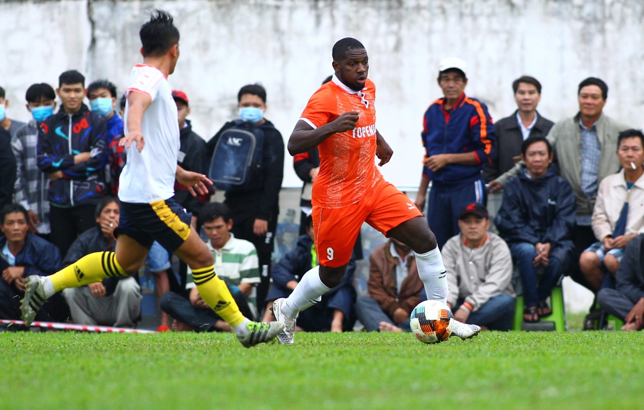 binh dinh gay soc o v league anh 2