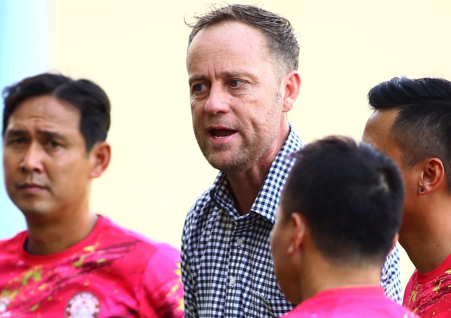 HLV Polking xem CLB TP.HCM danh bai Nam Dinh hinh anh