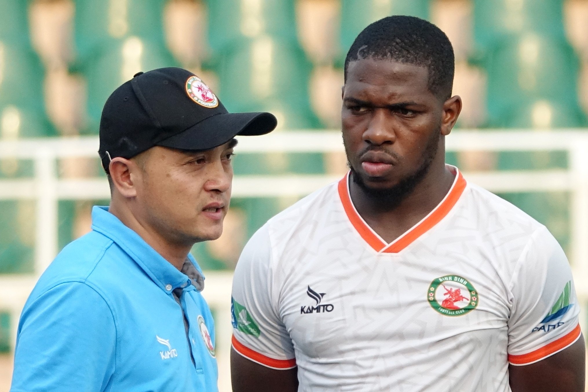 HLV Duc Thang day lai Rimario cach sut bong hinh anh