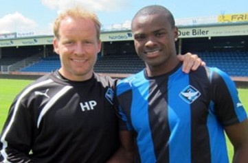 HLV Kiatisak chot 3 ngoai binh cho HAGL hinh anh