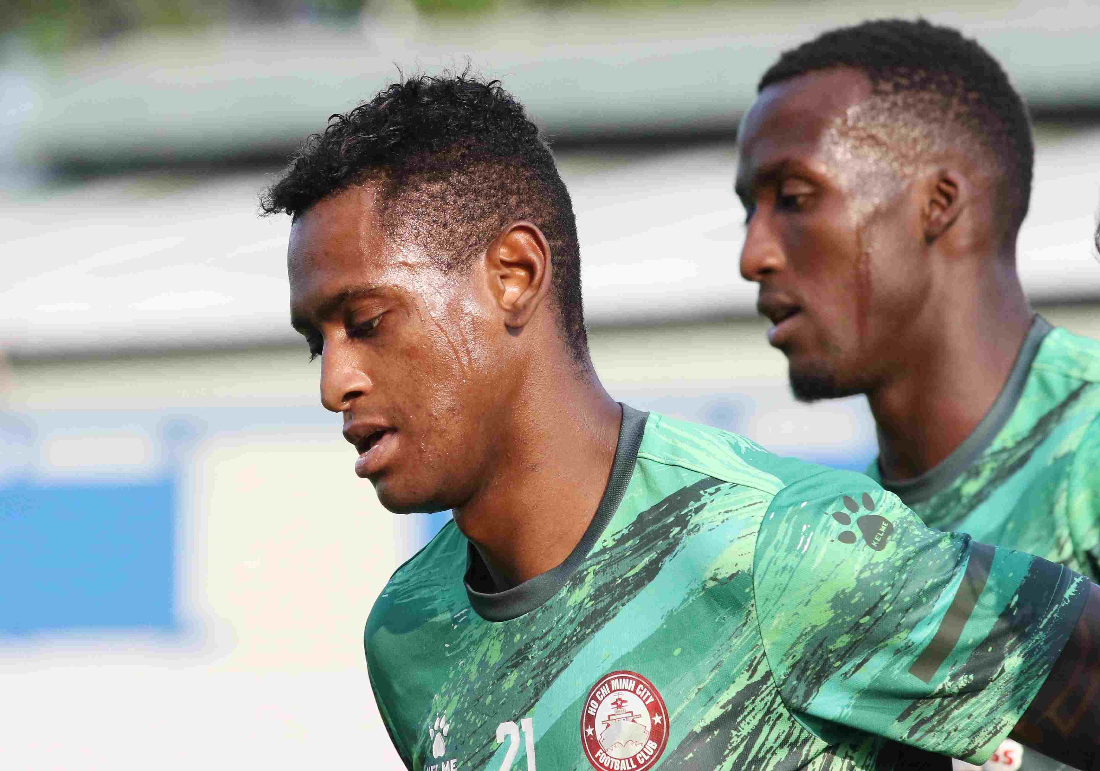 Ngoai binh Brazil ra mat CLB TP.HCM ngay mung 5 Tet hinh anh