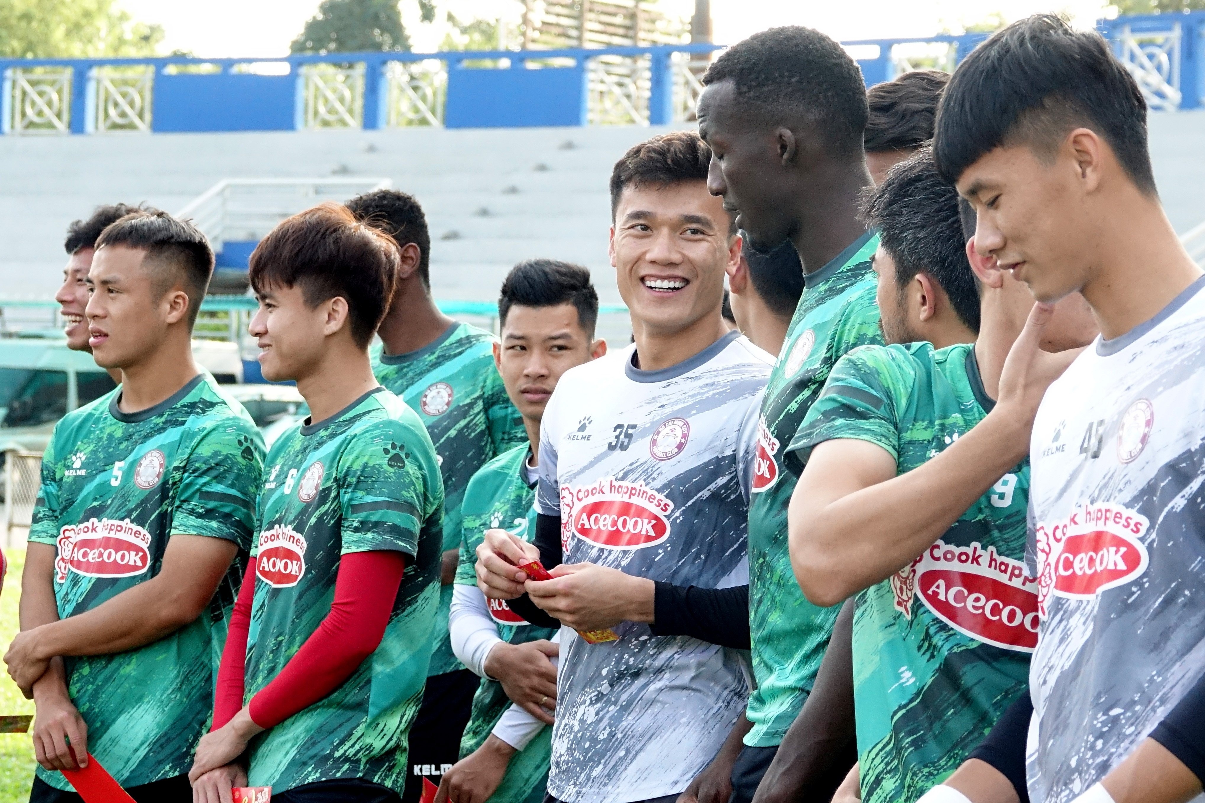 tan binh brazil ra mat clb tp.hcm anh 3