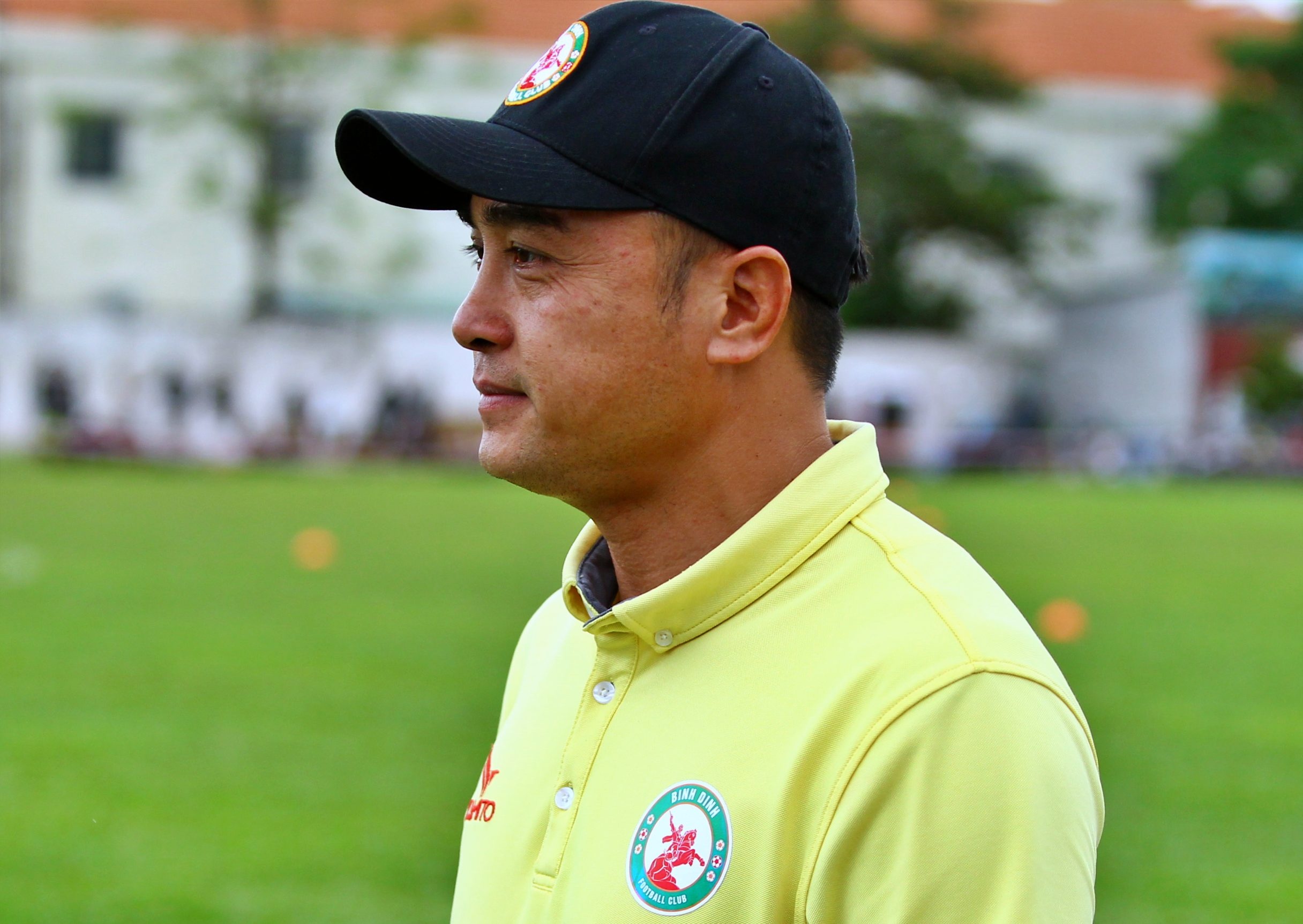 CLB Binh Dinh phai muon san hinh anh