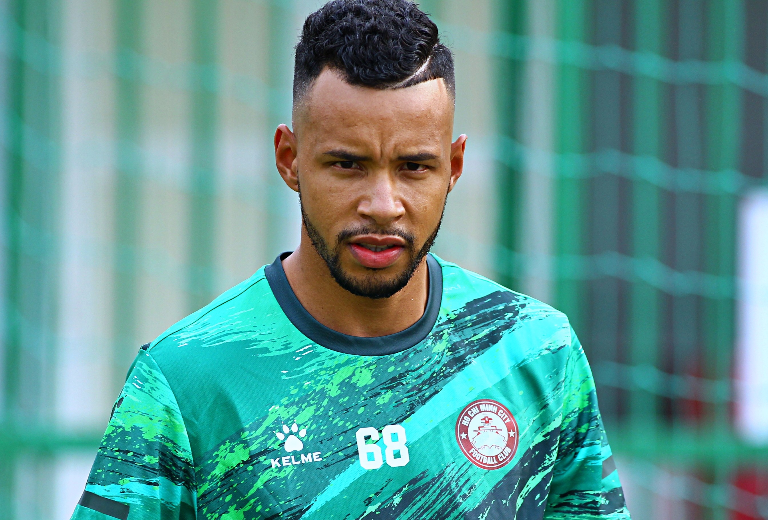 Tien dao tri gia 8 ty  dong ra mat CLB TP.HCM sau khi het han cach ly hinh anh