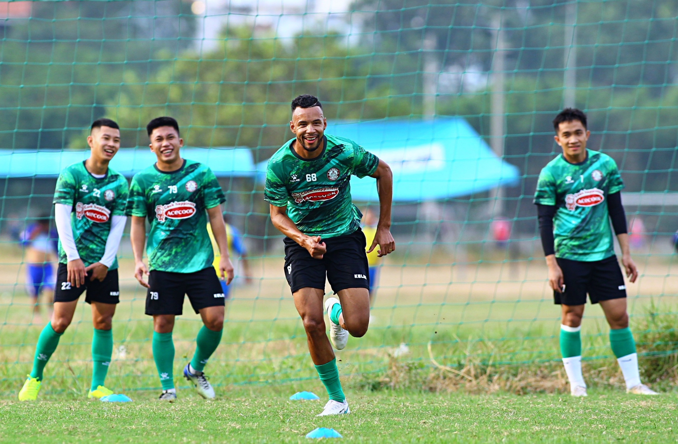 chan sut 8 ty clb tp.hcm anh 2