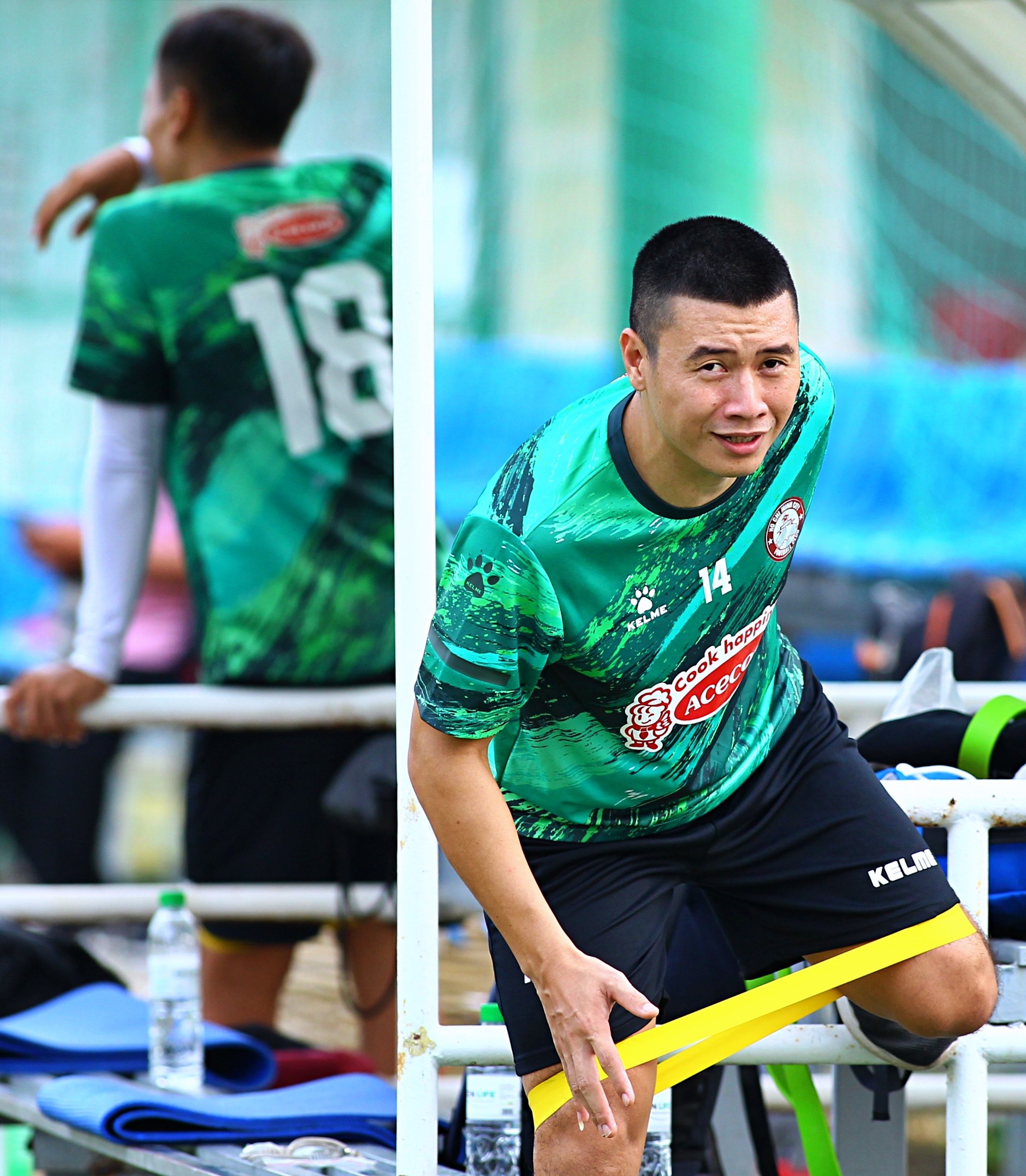 chan sut 8 ty clb tp.hcm anh 9