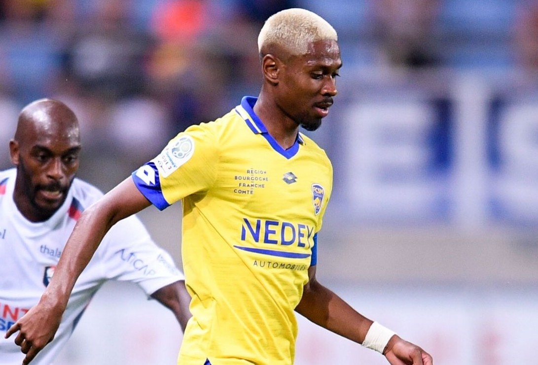 Cau thu goc Viet Jason Pendant cho loi moi tu VFF hinh anh