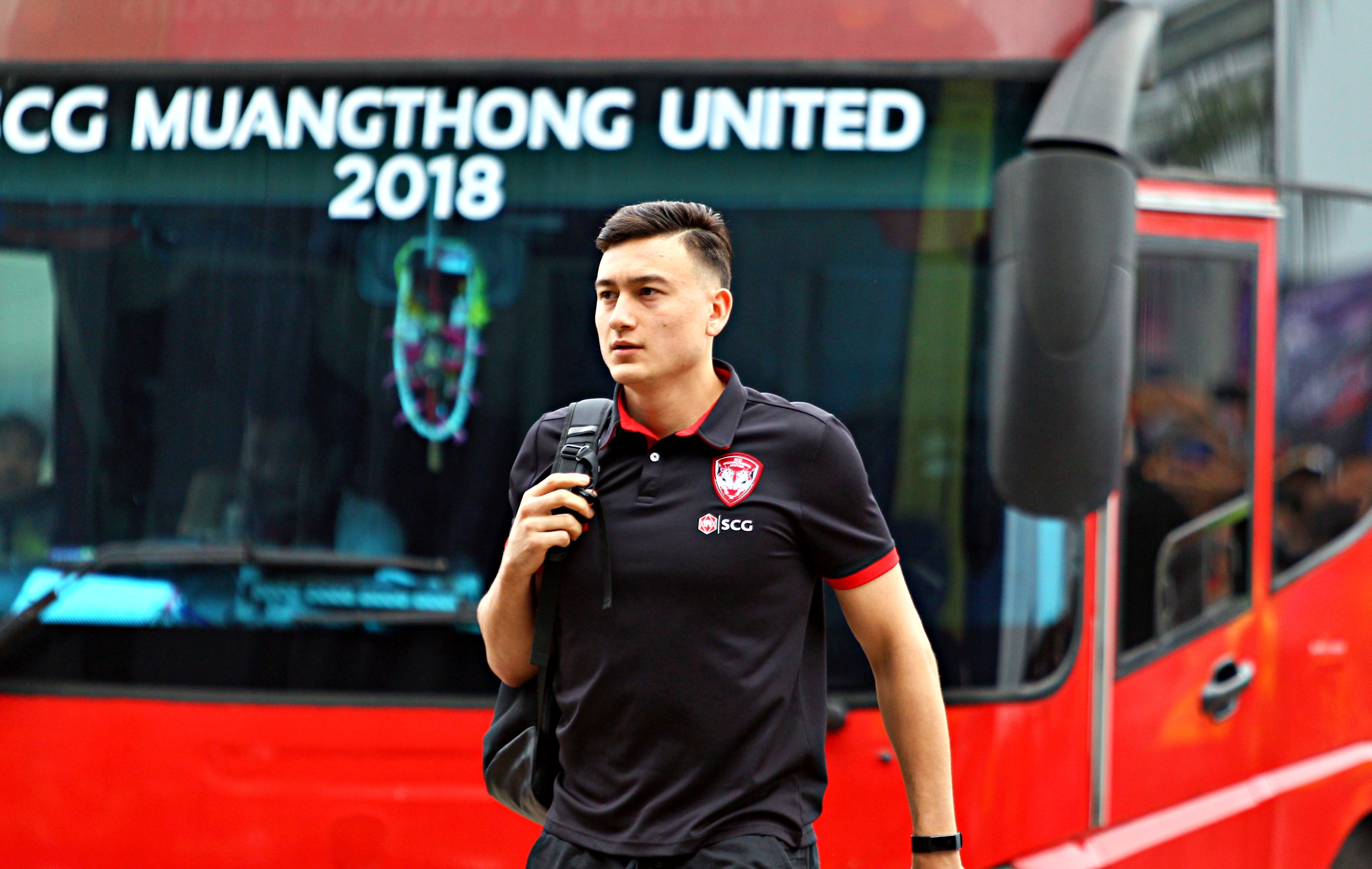 van lam bi kien fifa anh 1