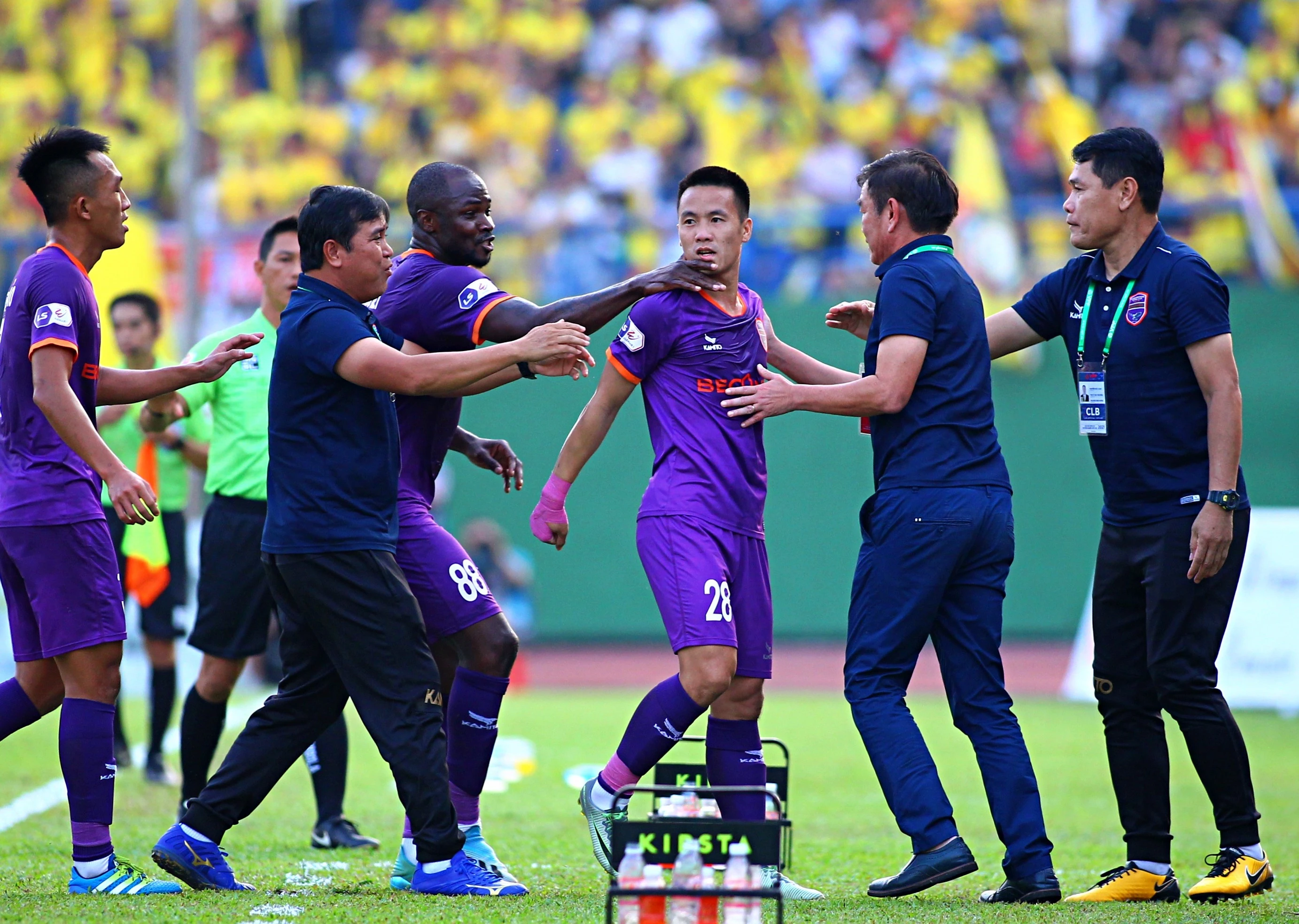 Trong tai rut 4 the do tren san Tam Ky anh 1