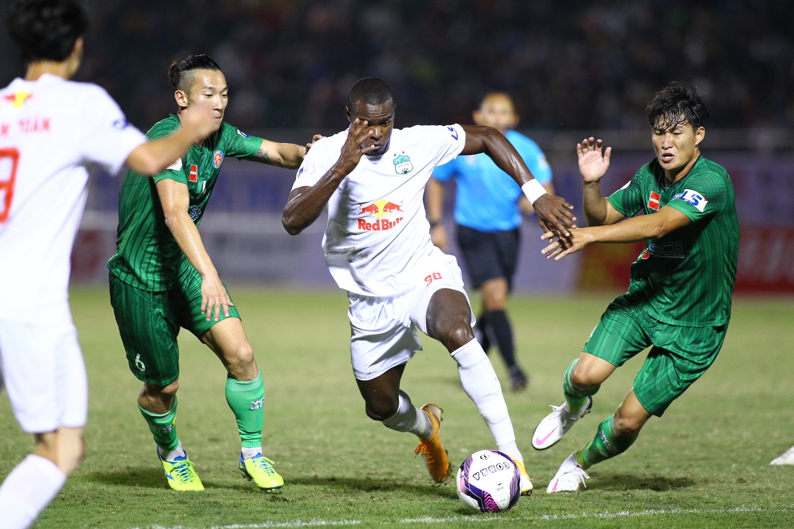 kiatisuk that bai v.league 2021 anh 1