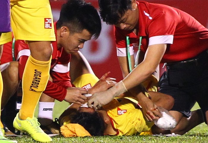 Cau thu Thanh Hoa xuat vien voi 9 mui khau hinh anh