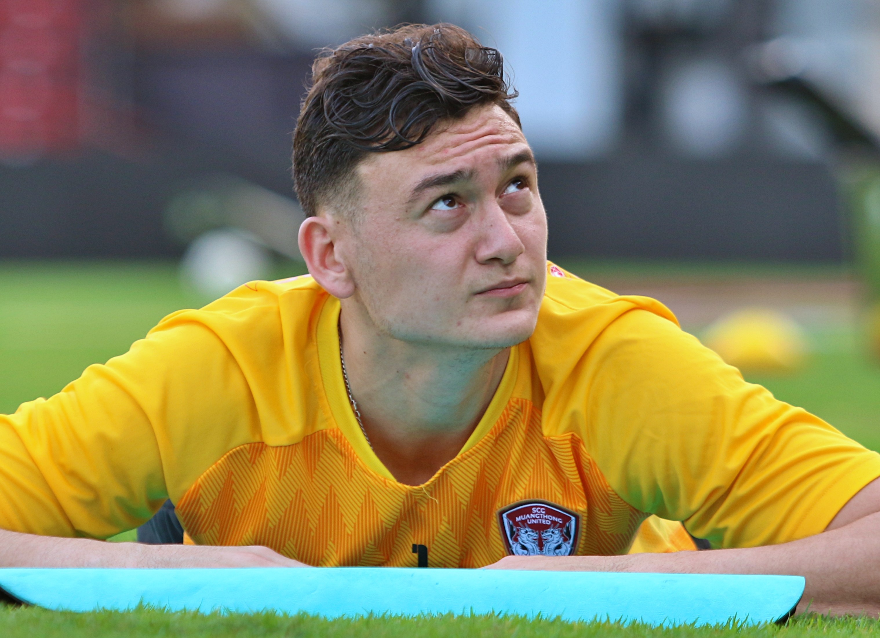 Van Lam bo tap 10 ngay o Muangthong United hinh anh