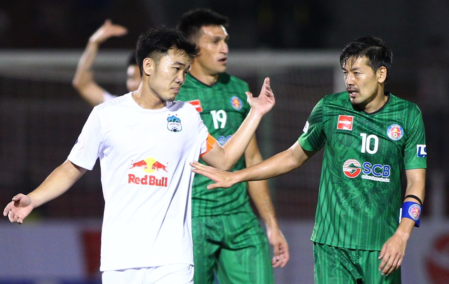 Xuan Truong vat va truoc cau thu 40 tuoi hinh anh