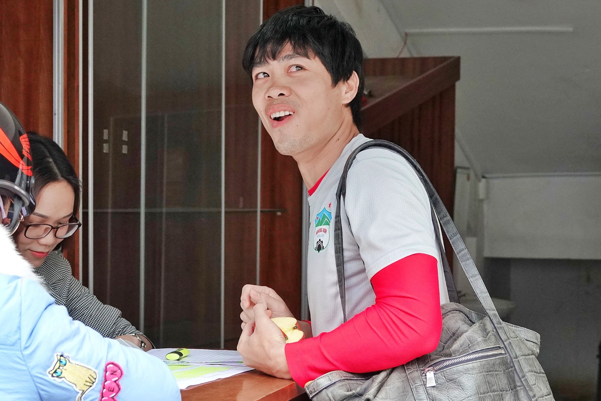 Cong Phuong xep hang mua ve truoc tran gap SLNA hinh anh