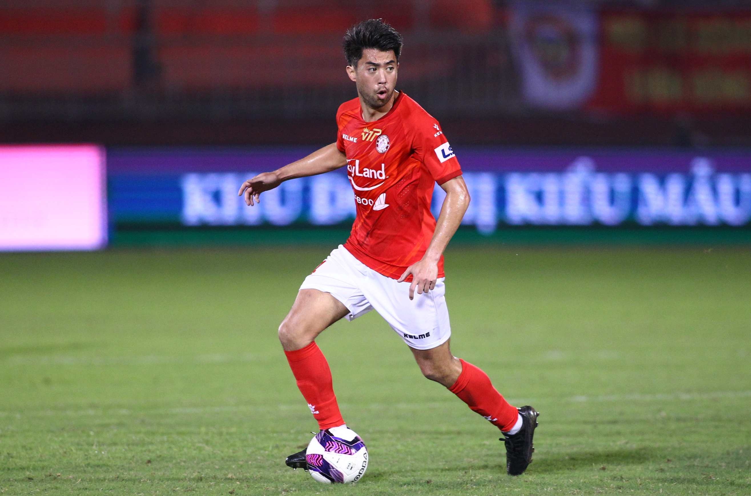 lee nguyen ra mat v league anh 1