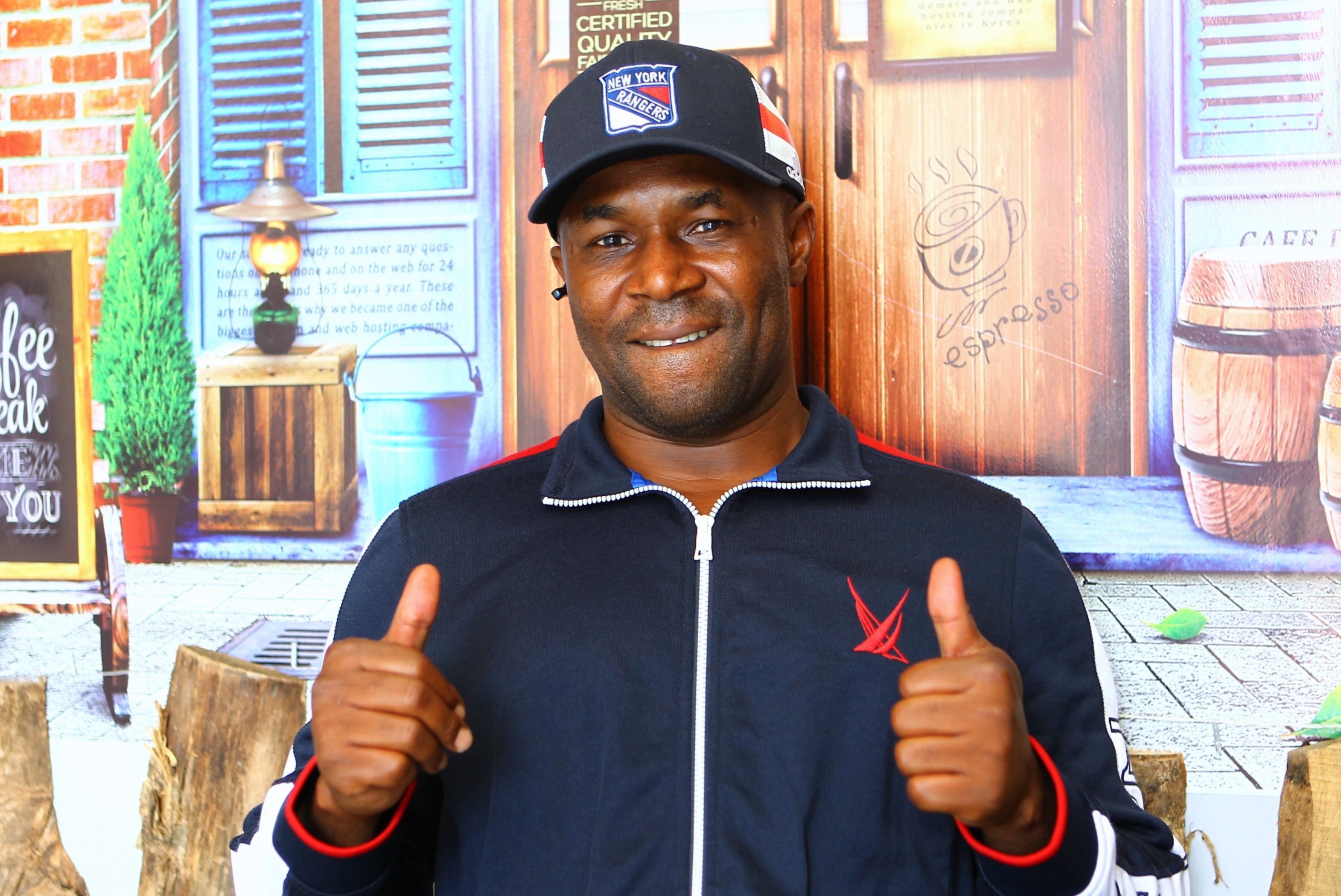 Amaobi: 'Toi kiem nhieu tien o Viet Nam nhung ban be khong tin' hinh anh