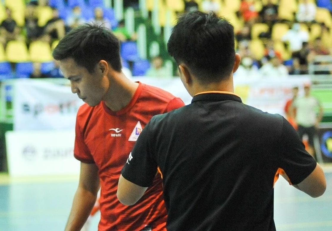 Doi futsal giai tan sau vu cau thu da trong tai bat tinh hinh anh