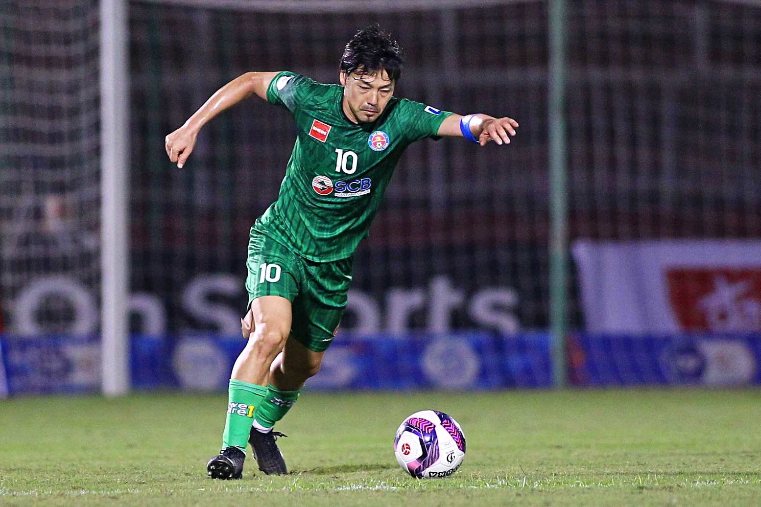 mat san v league anh 1