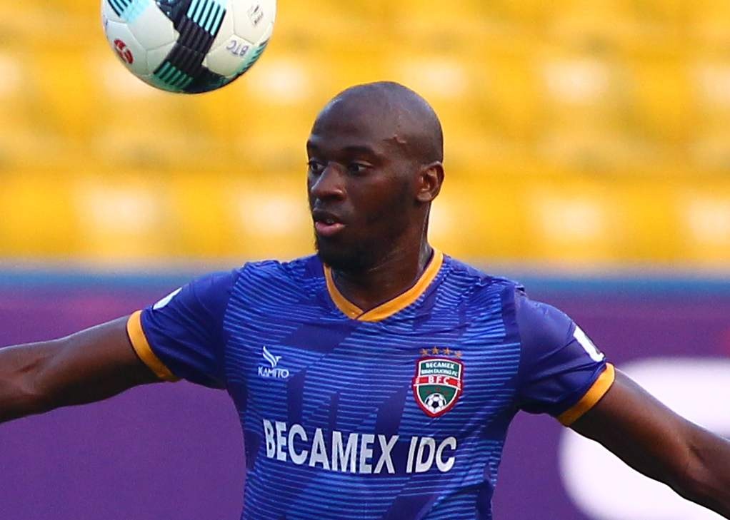 Ngoai binh cu cua CLB Binh Duong sang Phap thi dau hinh anh