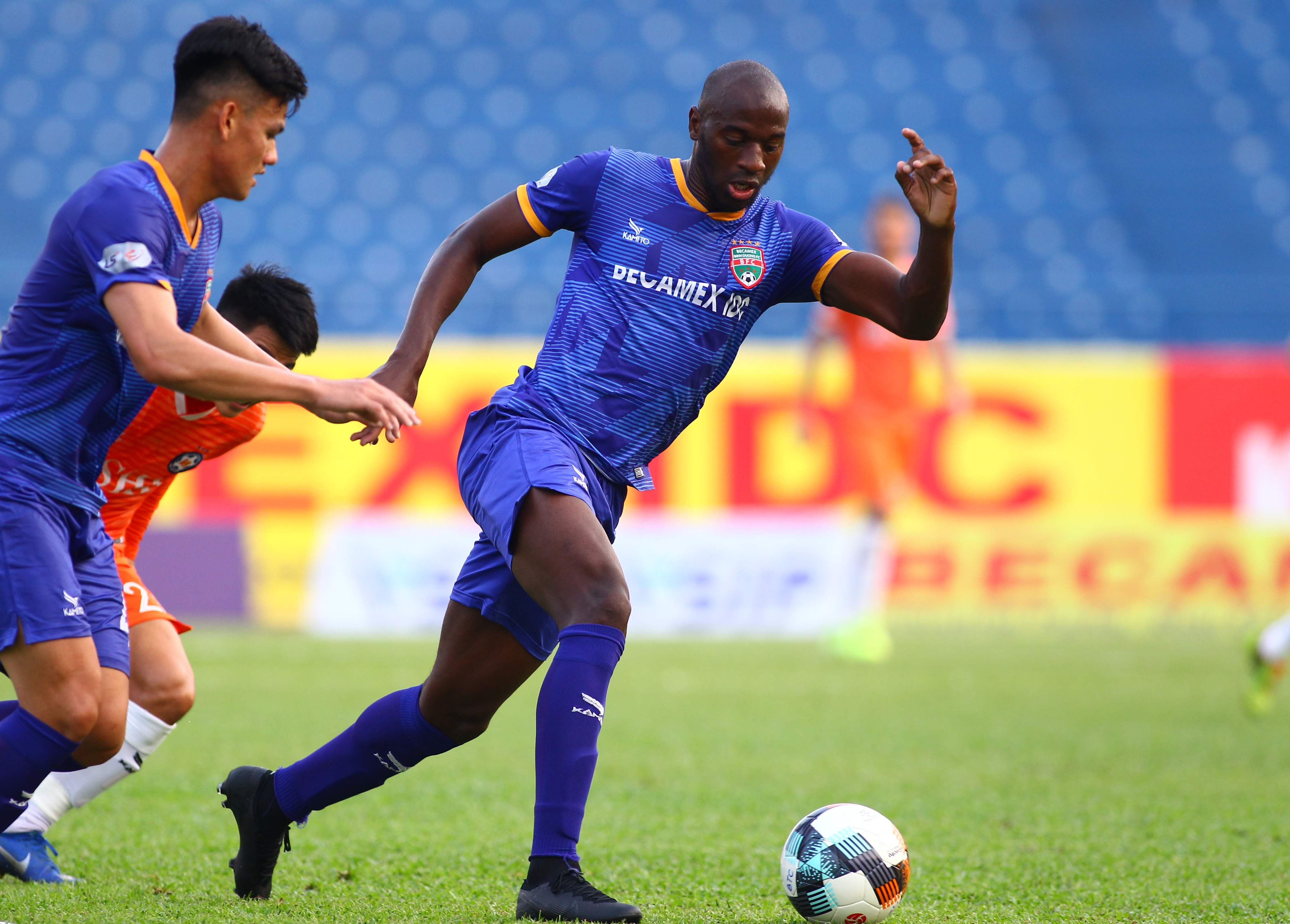 Youssouf Toure gia nhap clb nuoc phap anh 1