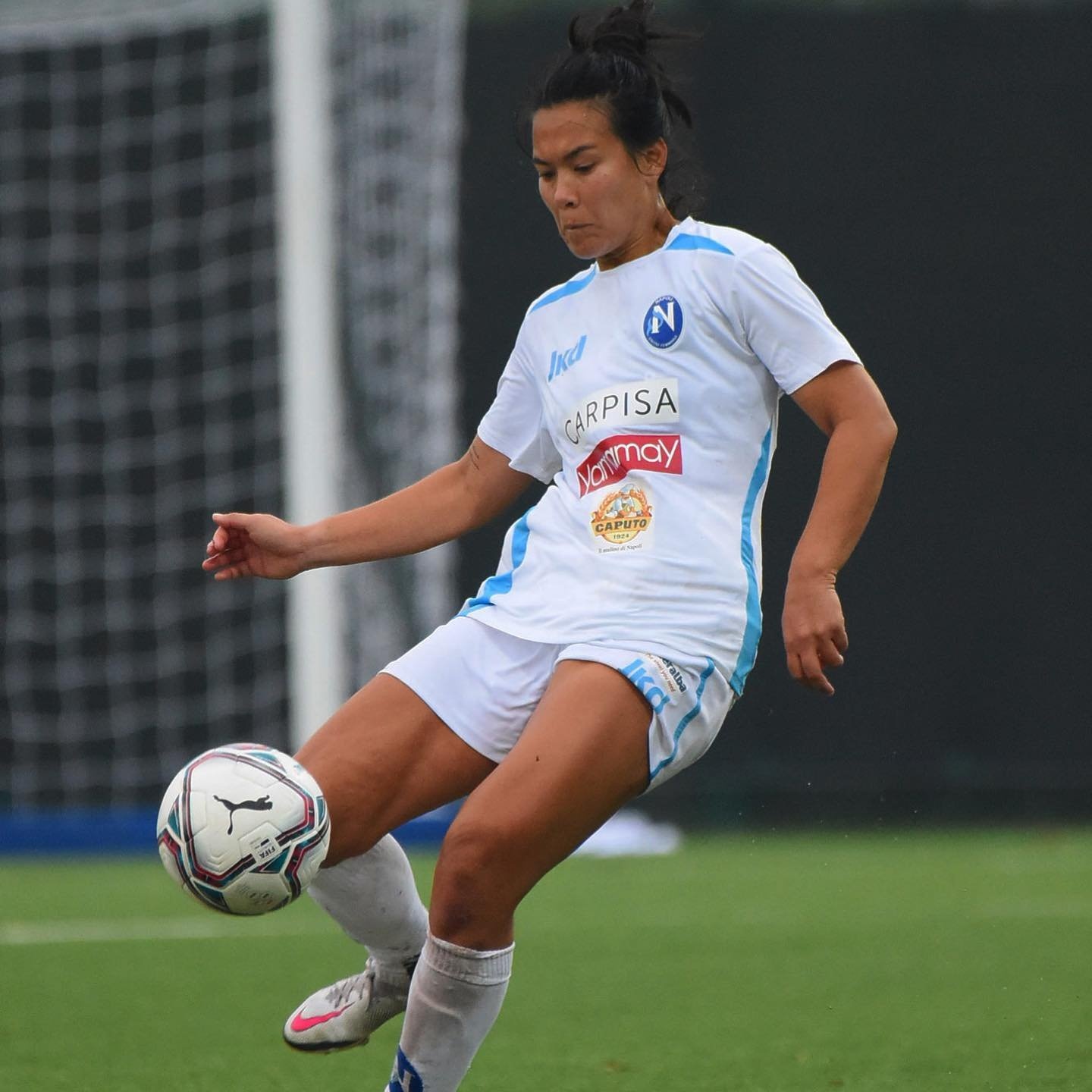 nu cau thu Viet kieu cua CLB Napoli anh 4