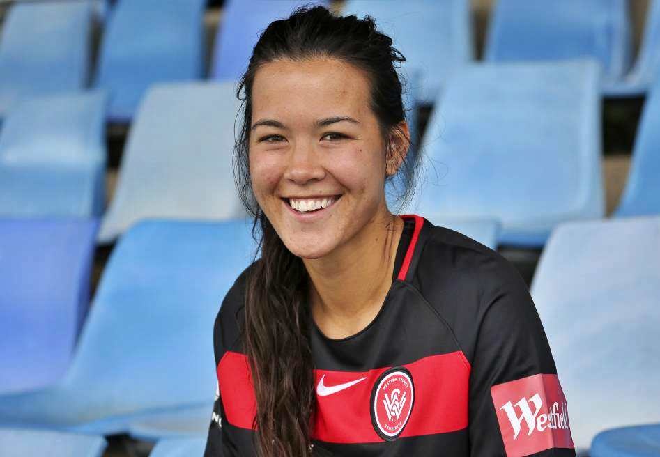 Chan dung nu cau thu Viet kieu cua CLB Napoli o Italy hinh anh