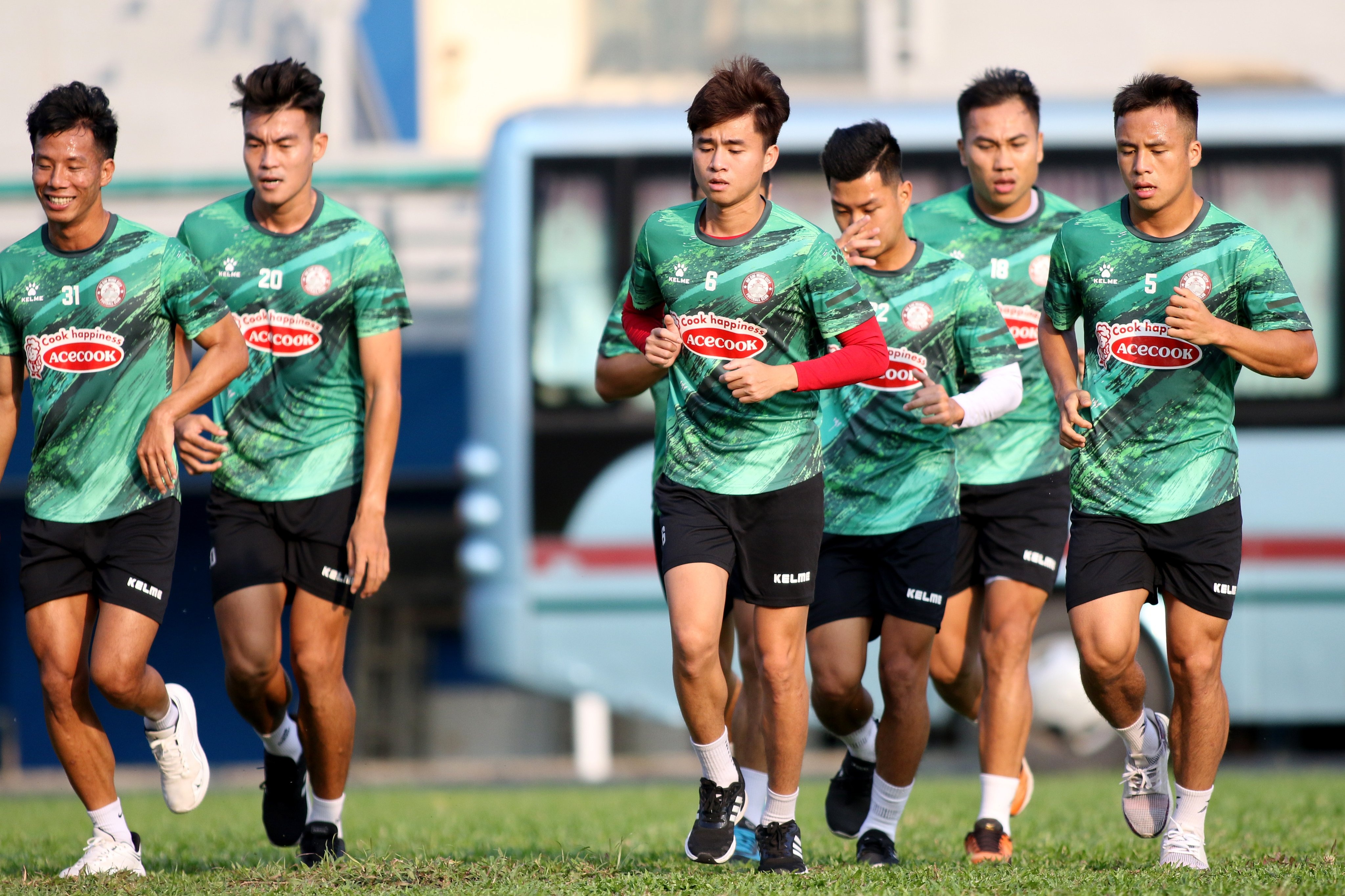 thanh hau nan vi chan thuong anh 1