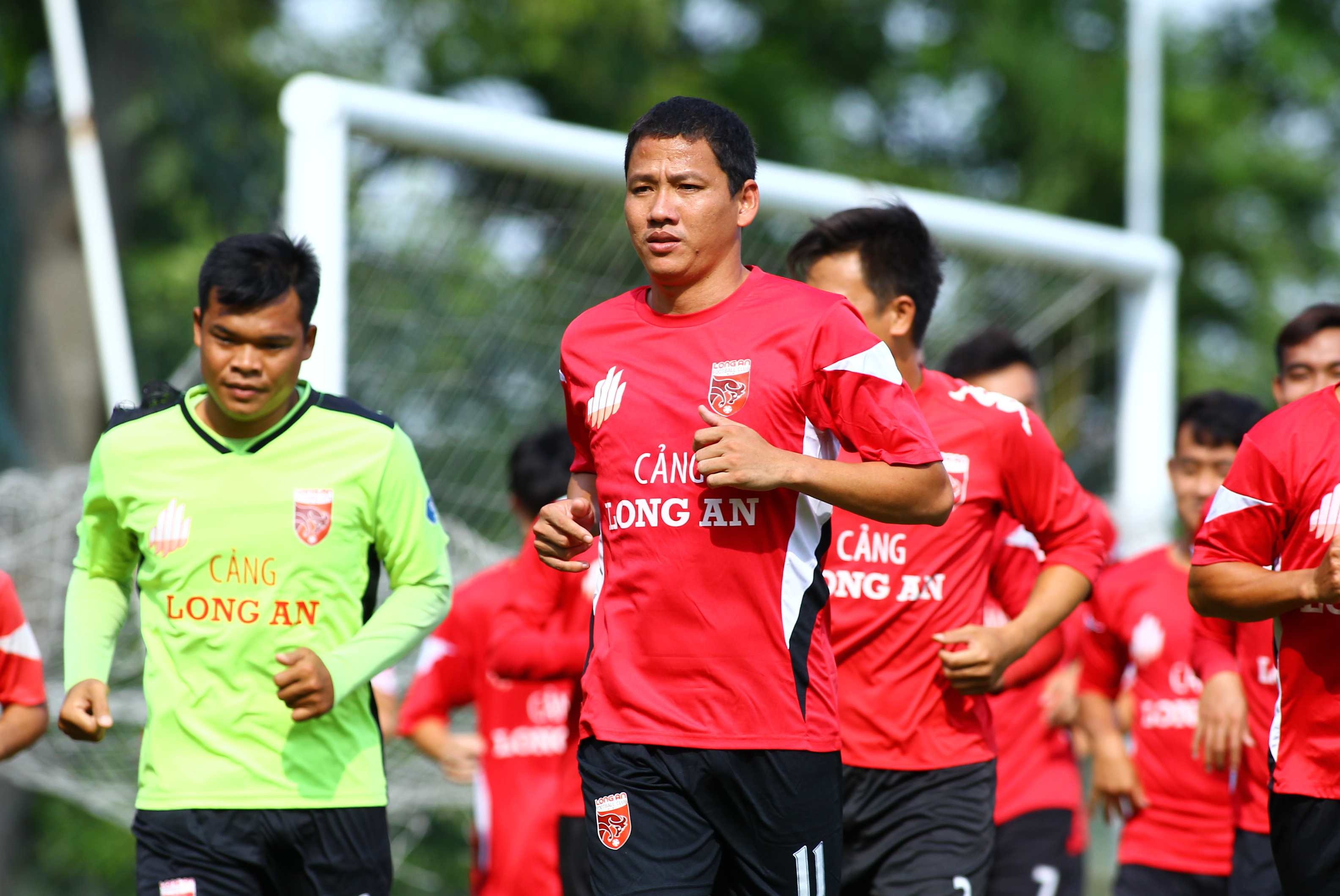 anh duc doanh nhan di da bong anh 1