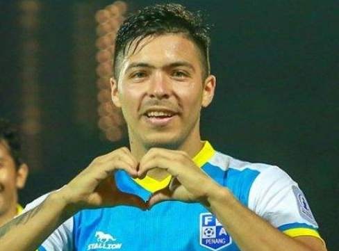 Sergio Aguero cho them 1 nam de nhap tich Malaysia hinh anh