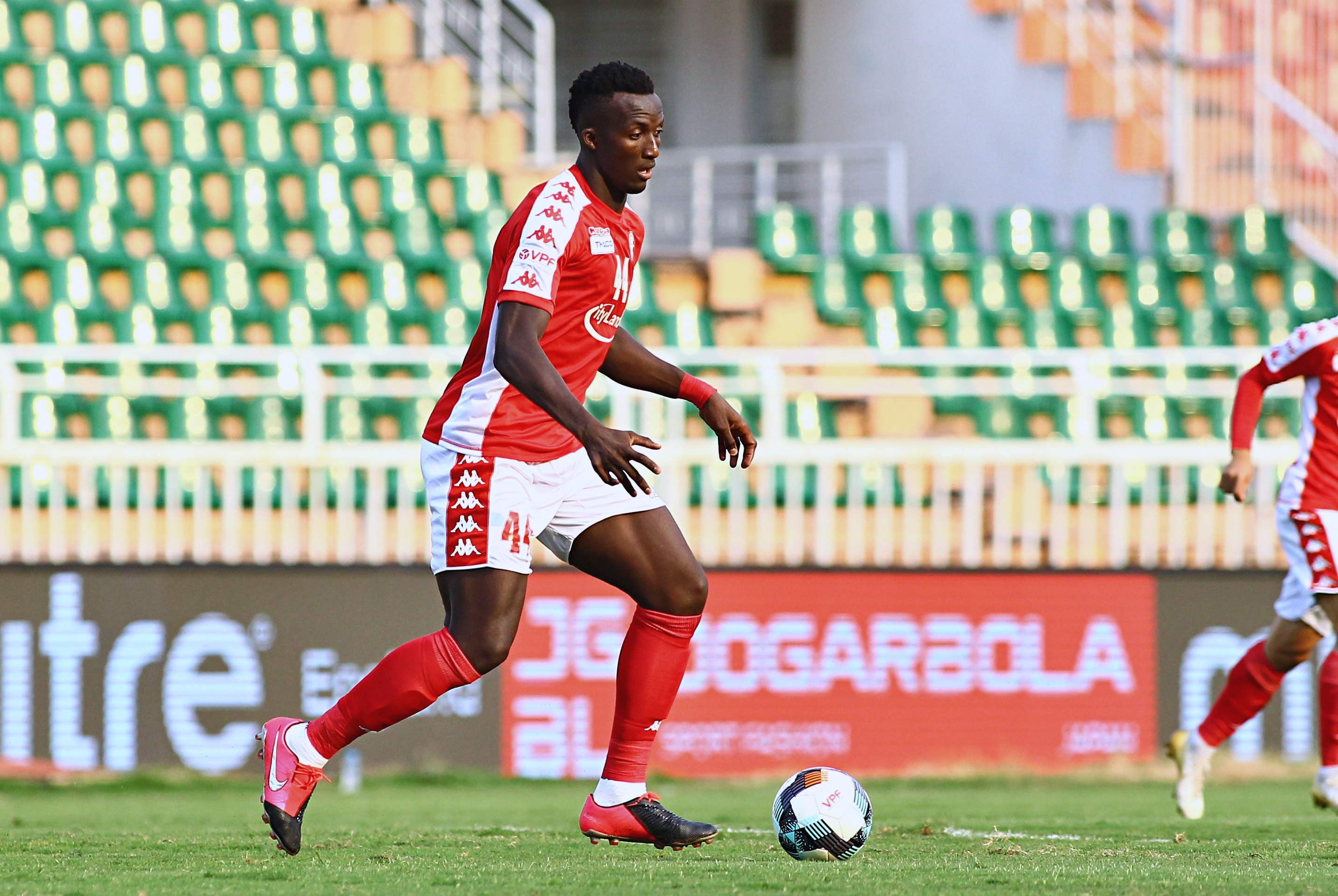 clb tp.hcm loai trung ve diakite anh 1