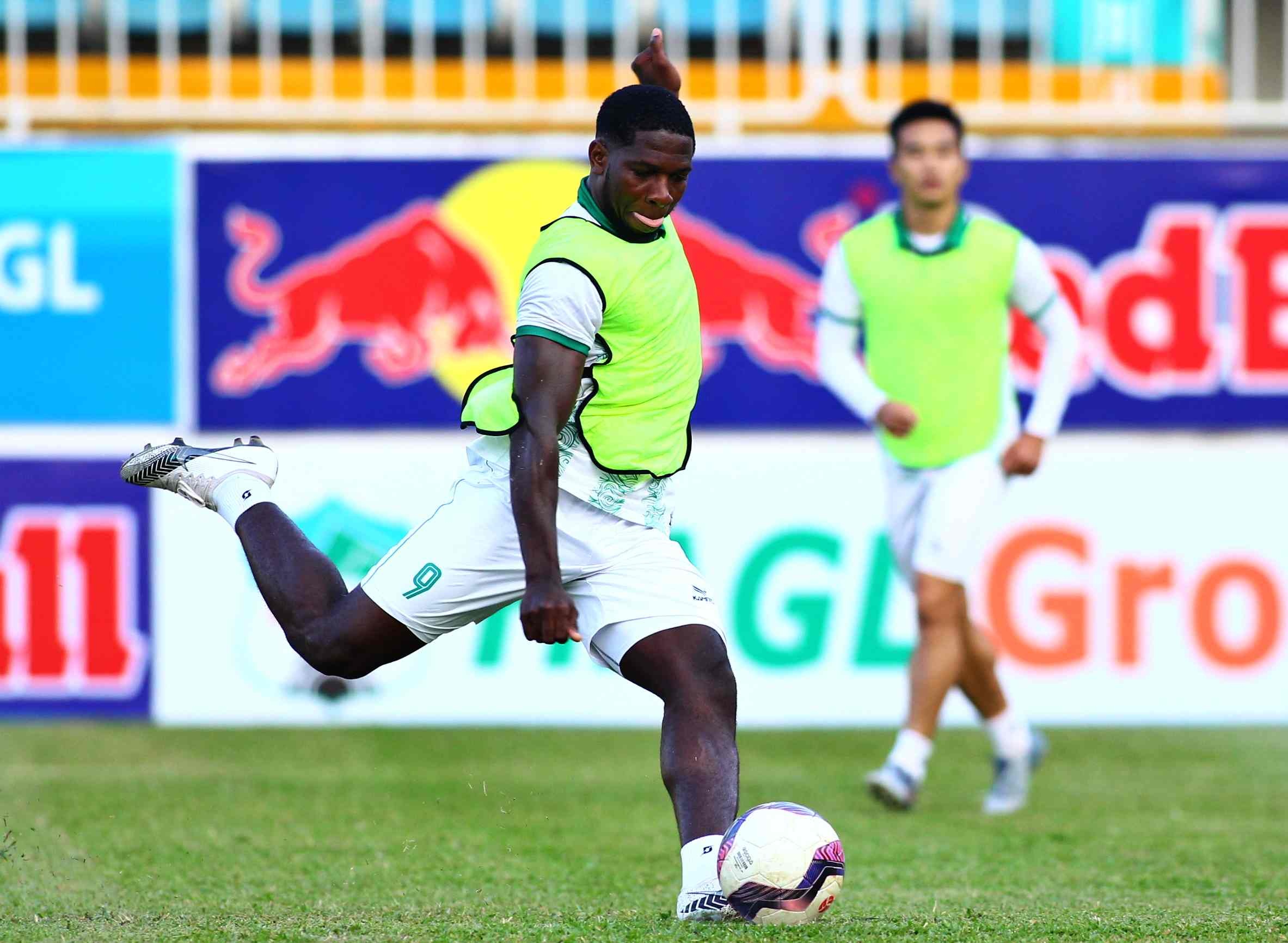 Rimario tap sut truoc tran gap HAGL hinh anh