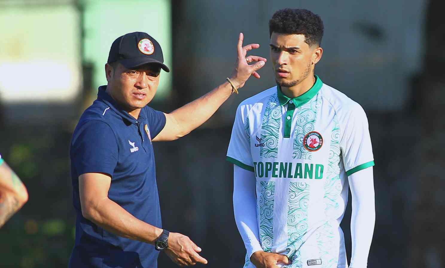 HLV Binh Dinh: Trong tai tang diem HAGL hinh anh