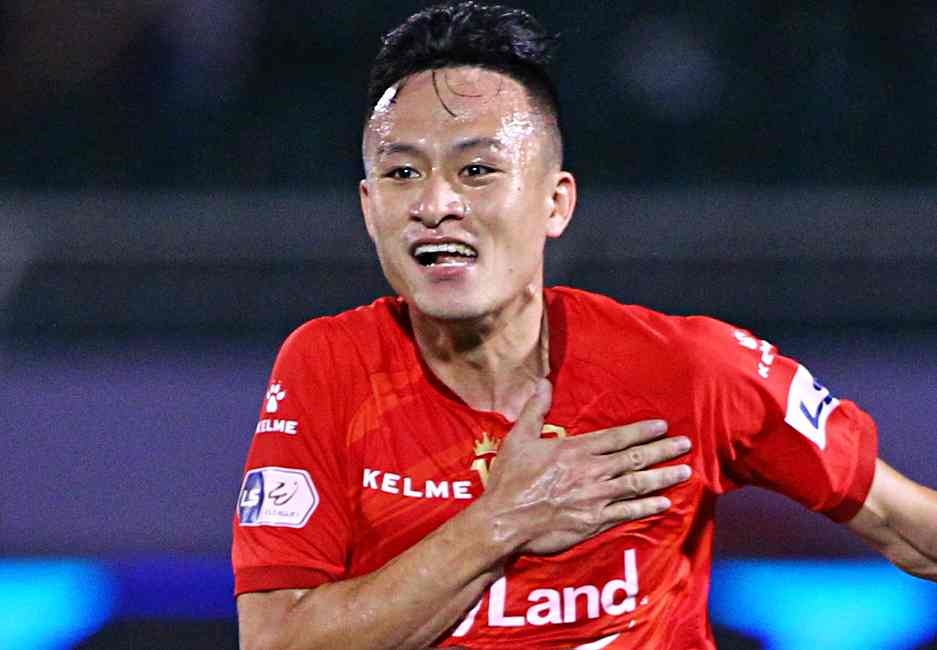 Huy Toan dang xem hon Lee Nguyen hinh anh