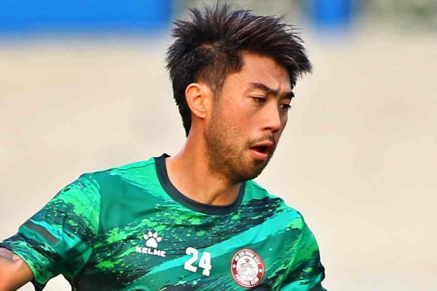 HLV Nhat Ban: 'Lee Nguyen dung hong choi tu do' hinh anh