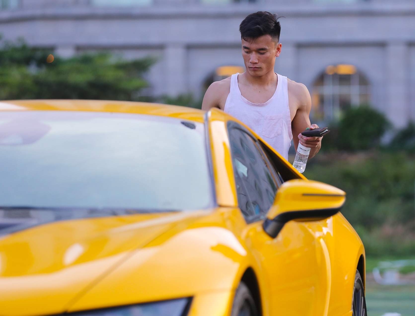 bui tien dung lai sieu xe anh 2