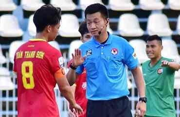 Trong tai bi xem xet ky luat vi khong phat thu mon Can Tho hinh anh