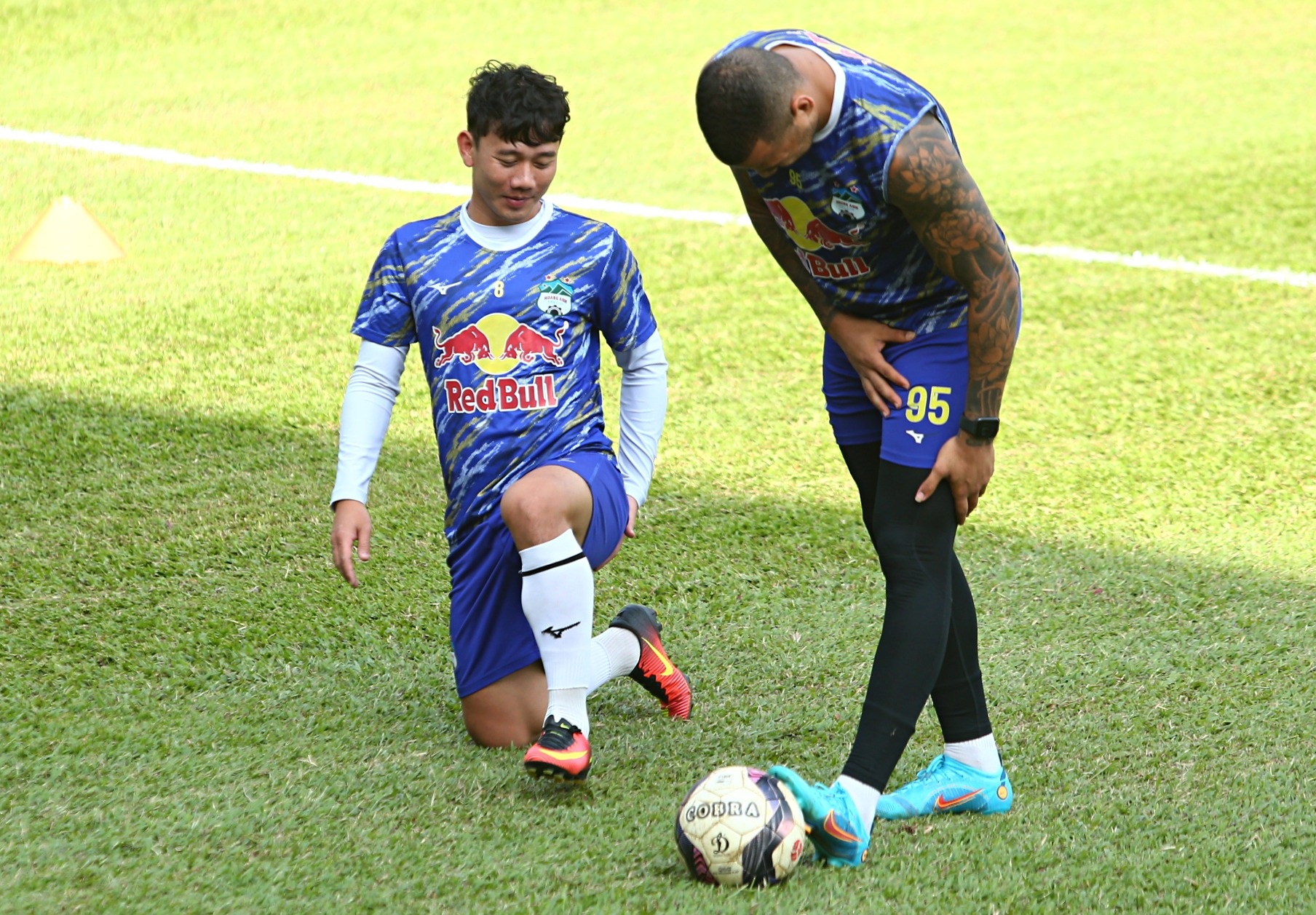 Kiatisuk khong den buoi tap cua HAGL anh 8